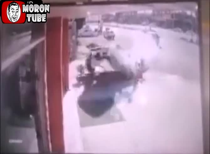 Video: A automobile lands into a structure after gliding through the air
